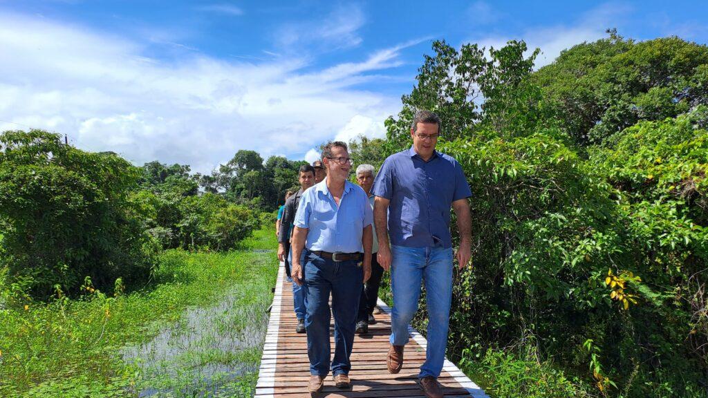 Prefeito Dr. Furlan entrega mais de 500 metros de passarela em madeira, em Zona Rural
