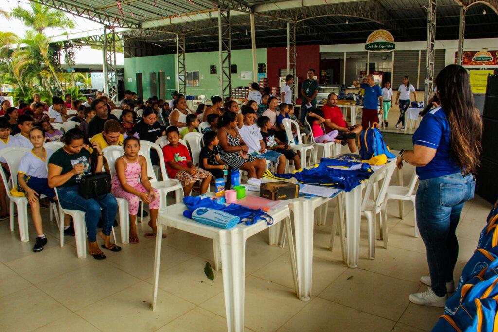Prefeitura de Macapá entrega 100 kits com materiais didáticos para crianças do programa ‘AABB Comunidade’