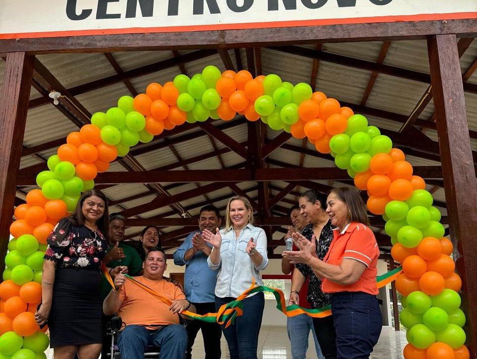 Prefeitura de Pedra Branca entrega nova escola e centro comunitário a moradores do Centro Novo