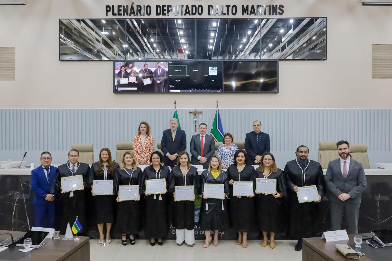 Assembleia Legislativa homenageia magistrados por 21 anos de serviço