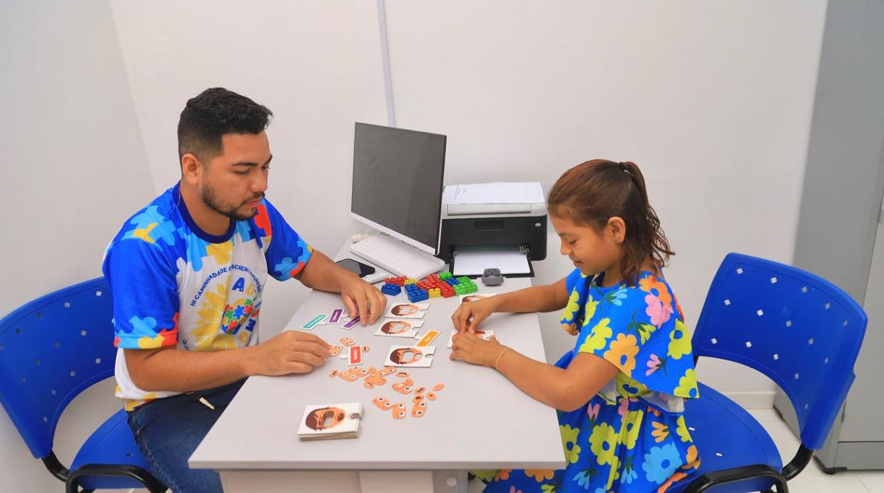 Campanha Abril Azul leva atendimentos de saúde por equipe multidisciplinar até pessoas autistas