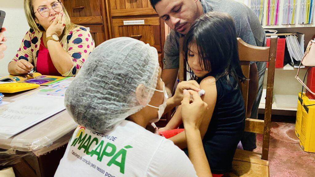 Prefeitura vacina alunos, pais e servidores nas Escolas Municipais de Macapá