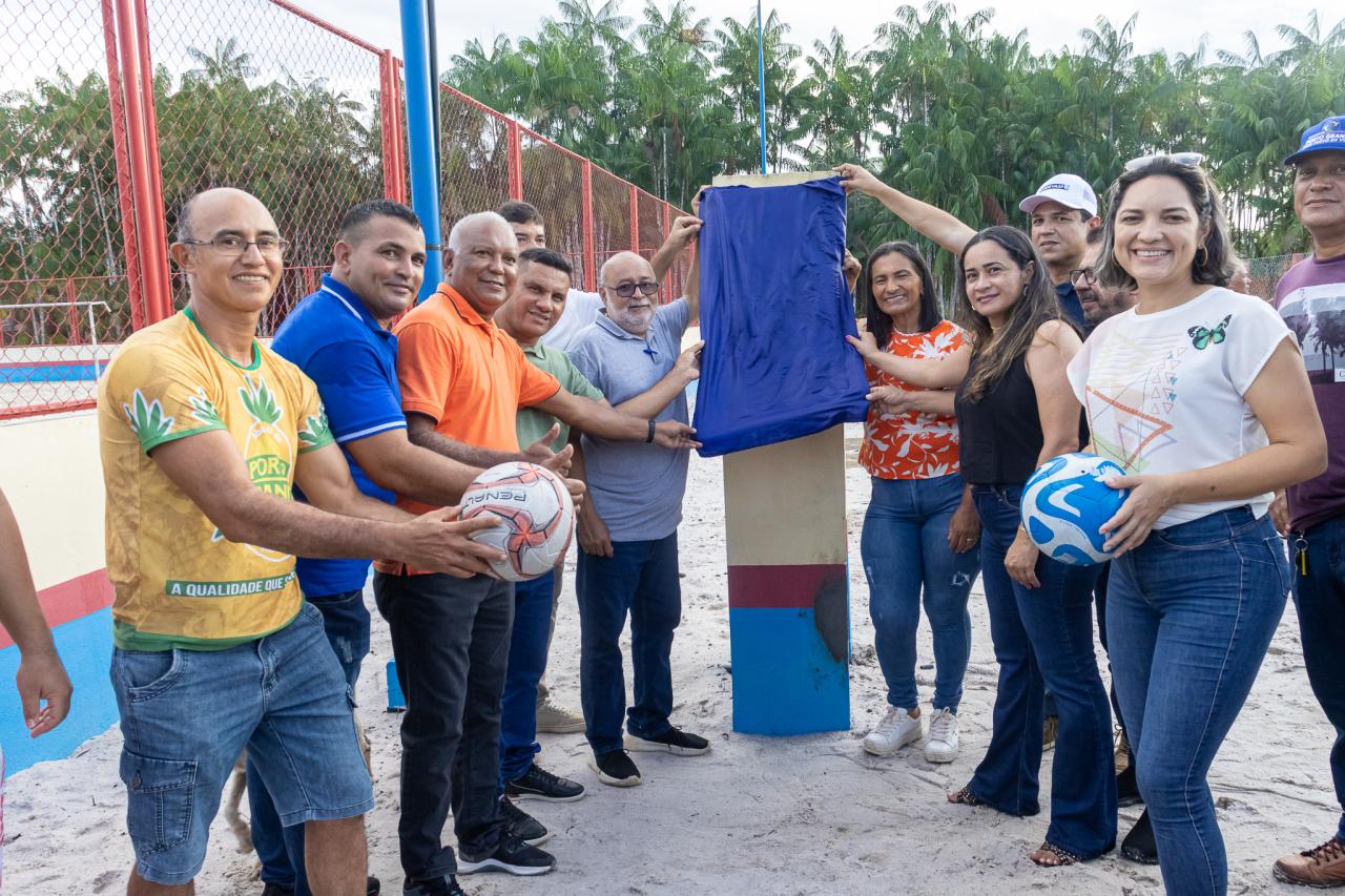 Prefeito de Porto Grande entrega patrulhas agrícolas, kits de irrigação, posto de saúde e arena de futebol