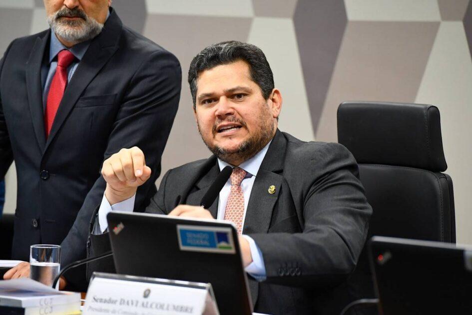 CCJ do Senado analisa projeto que tipifica o crime de invasão e ocupação de praias
