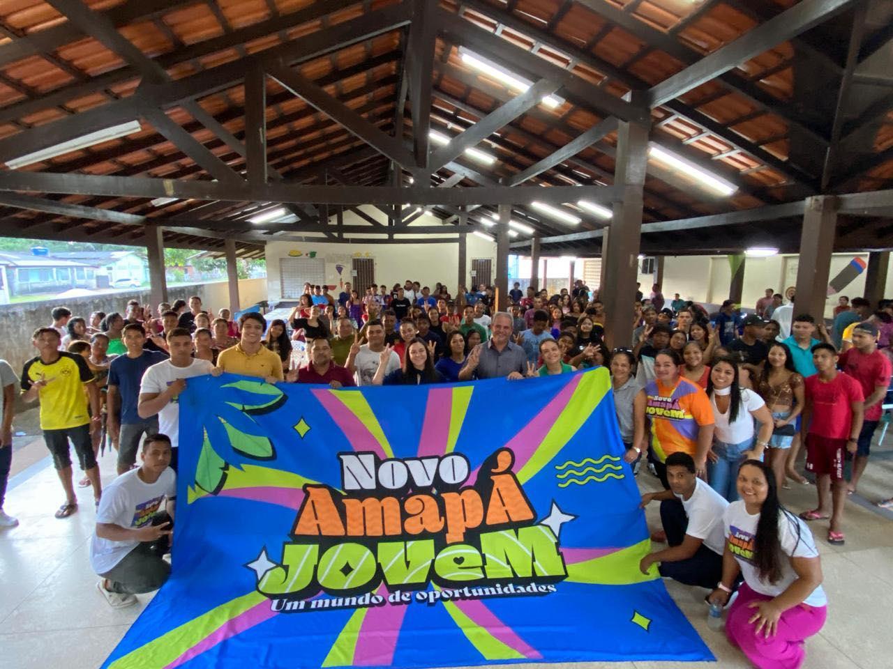 Prefeito Bruno Mineiro celebra lançamento do Amapá Jovem em Tartarugalzinho