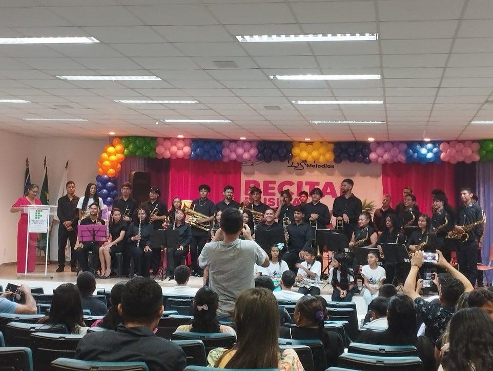 Prefeitura de Pedra Branca leva apresentação da Escola de Música para Recital em Porto Grande