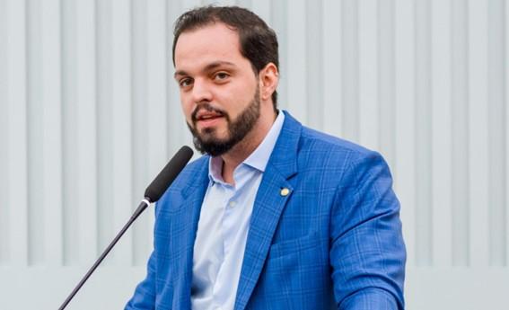 Deputado Rodolfo Vale solicita calibragem de semáforos em Macapá