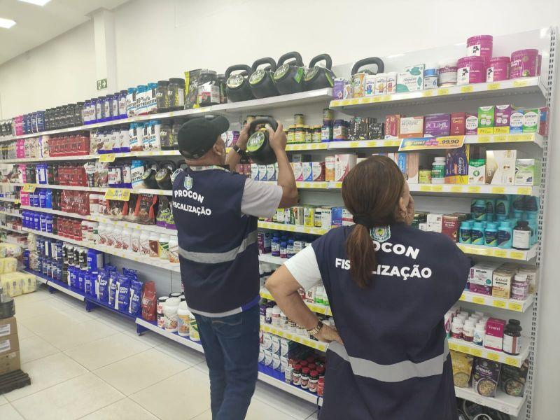 Procon Amapá fiscaliza lojas que comercializam suplementos alimentares, em Macapá e Santana