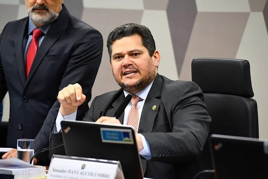 Senador Davi Alcolumbre questiona restrições a emendas e defende municípios menores