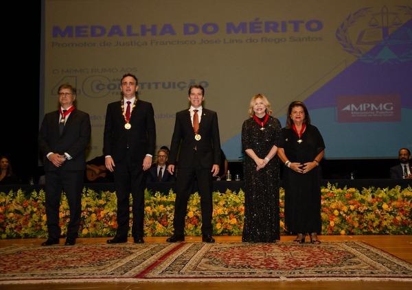 Procuradora do Amapá recebe Medalha do Mérito do MP de Minas Gerais