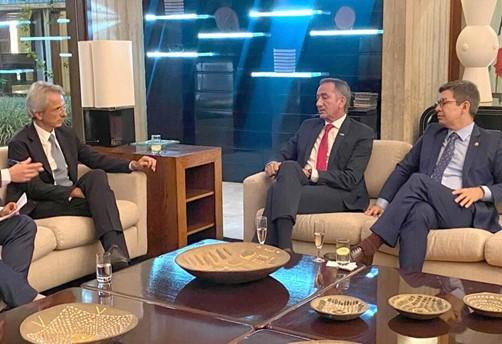 Randolfe e Waldez reúnem com embaixador francês para discutir emissão de vistos para amapaenses