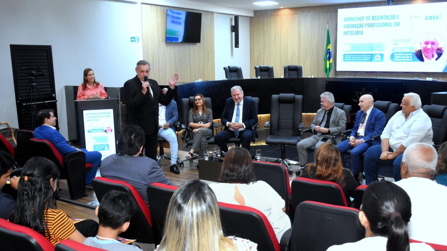 Tribunal de Justiça do Amapá capacita jovens para o setor hoteleiro em workshop