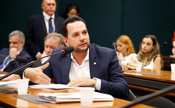 Com projeto de Josenildo Abrantes, compra de sapatos individuais pode se torna realidade