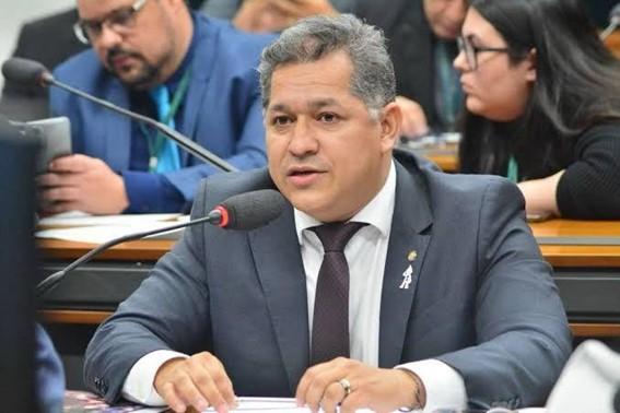 Dorinaldo Malafaia cobra explicações sobre incidente com o navio Ana Beatriz VIII