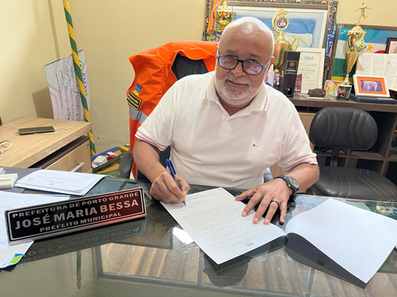 Prefeito Bessa, de Porto Grande, reúne equipe técnica para debater os impactos dos parasitas nos peixes e na Pesca.