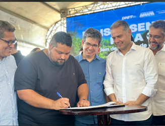 Prefeito de Oiapoque, Breno Almeida, participa de lançamento das obras da BR 156
