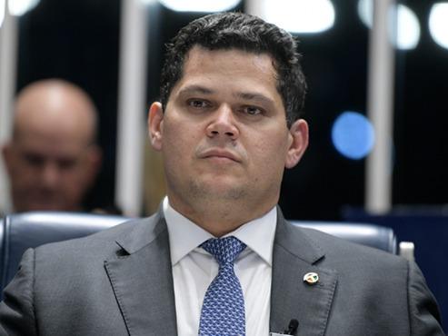 Depois de apoiar Hugo Motta, bancada do agro acena a Alcolumbre para presidência do Senado