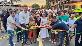 Prefeito de Macapá entrega pavimentação de vias e assina ordem de serviço para modernização em LED do bairro Marabaixo