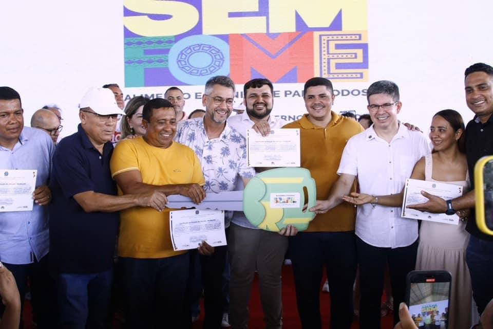 Prefeito diplomado, Manoel Souza, participa de entrega de kits do programa Amapá Sem Fome