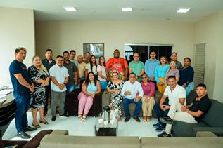 Prefeito Chico Nó, vice-prefeito Israel Maciel e secretários municipais se reúnem para planejar início dos trabalhos de 2025