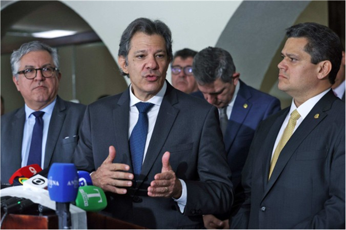 Ao lado de Haddad, Alcolumbre prega união em prol de agenda do país