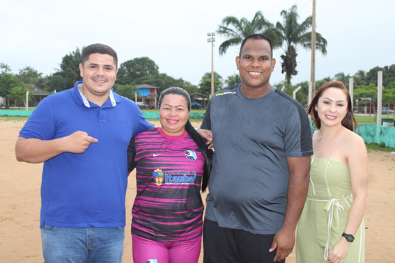 Prefeitura de Itaubal entrega 62 novos uniformes para a Associação de Solteiras e Casadas