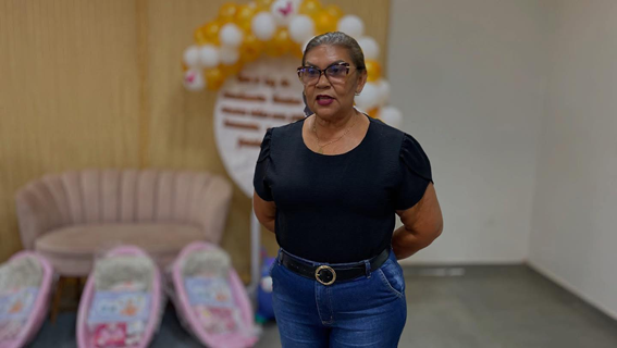 Primeira-dama de Mazagão, Venina Santos, acolhe novas mães com entrega de kits enxoval para bebês