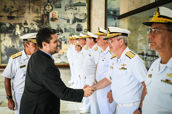 Davi visita Alto Comando da Marinha e reforça compromisso com a soberania nacional