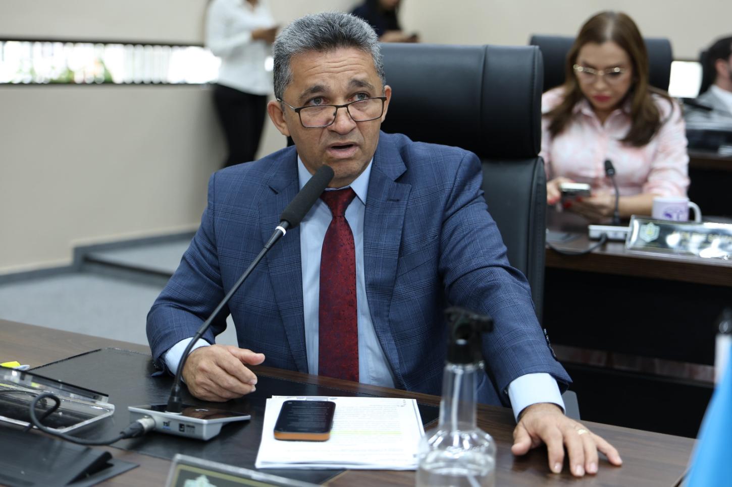 Deputado Pastor Oliveira: tramita na Alap projeto de lei que autoriza o uso de spray de pimenta por mulheres