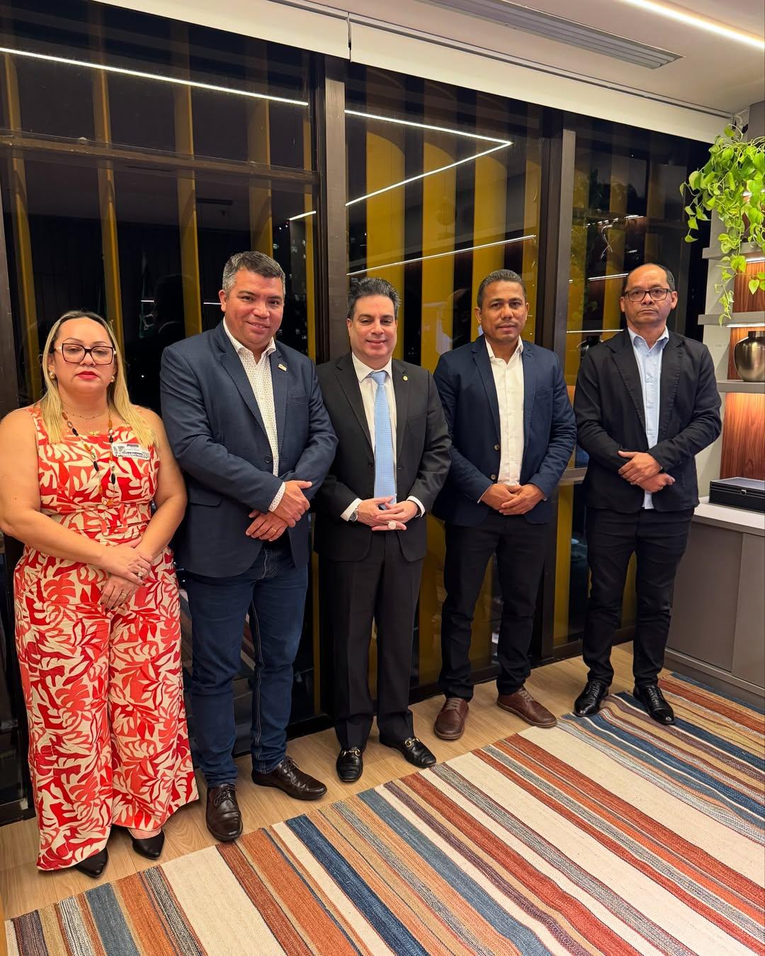 Deputado Vinicius Gurgel recebe lideranças do Amapá em Brasília e reforça compromisso com o desenvolvimento regional
