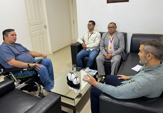 Prefeito Marcelo Pantoja lidera diálogo estratégico com os Correios para modernizar a logística em Pedra Branca do Amapá