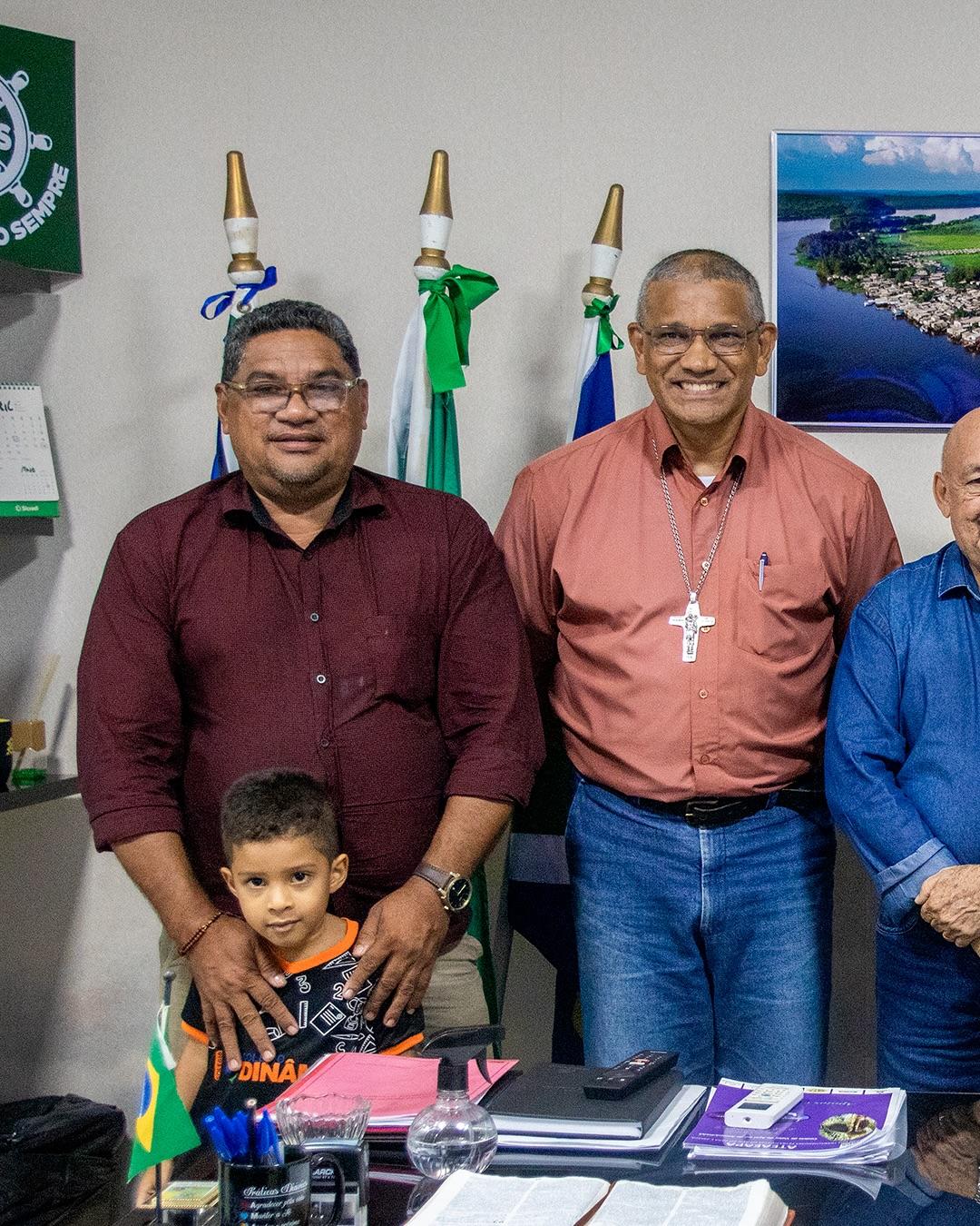 Prefeitura de Laranjal do Jari recebe visita institucional de Dom Antônio de Assis Ribeiro e Padre Benedito Curtes