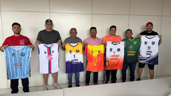 Prefeitura de Santana entrega uniformes para equipes do Campeonato Santanense de Basquete Adulto