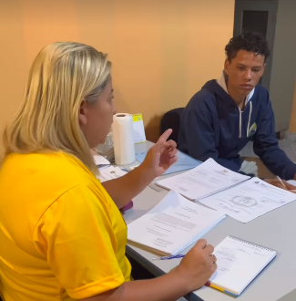Prefeita Paulinha Santos fortalece parceria com Instituto Léo Moura para expandir projeto social em Serra do Navio
