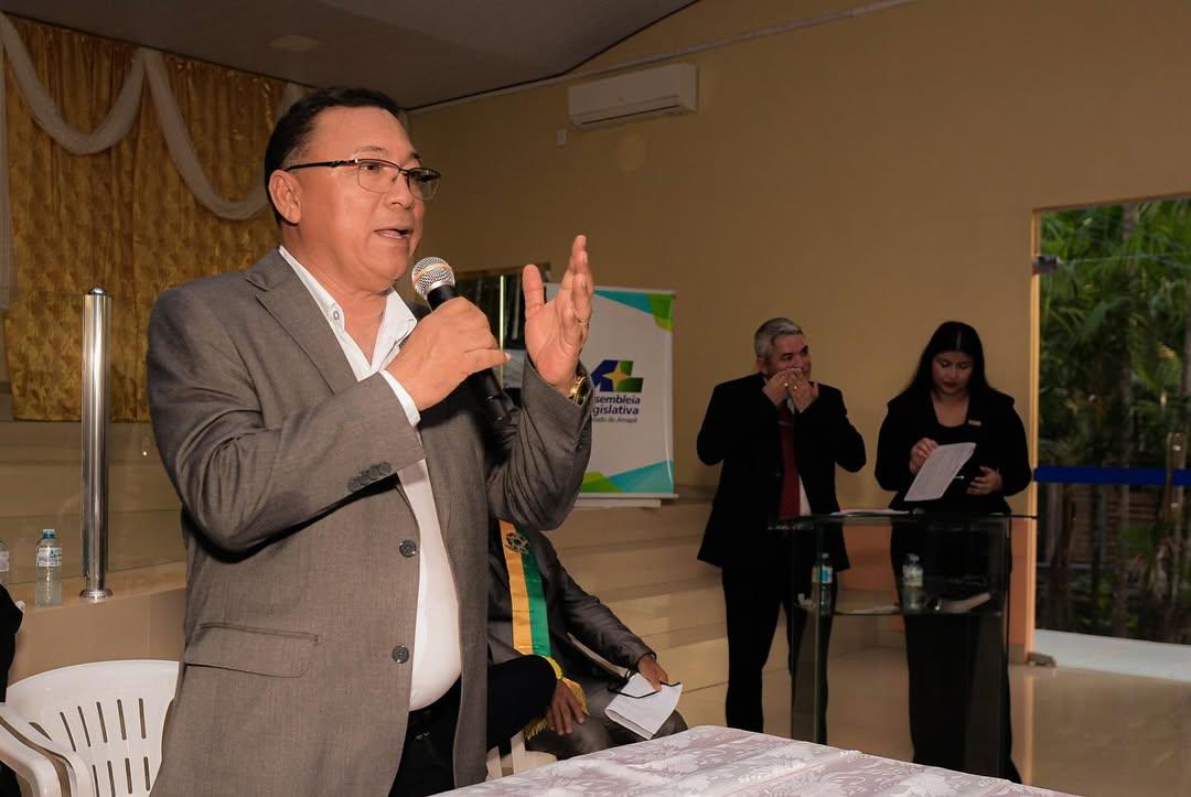 Prefeito Chico Nó participa de Casamento Comunitário que uniu mais de 50 casais na Vila Maranata