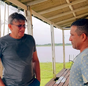 Prefeito Júnior Leite acompanha ação de assistência social no distrito de Sacaizal, em Pracuúba