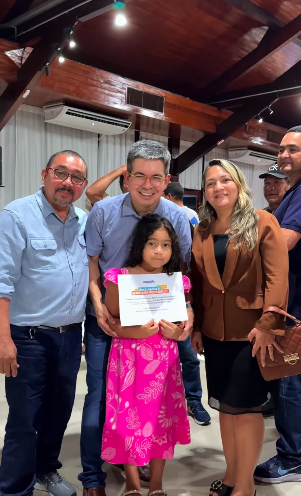 Senador Randolfe celebra inclusão de mais 390 servidores no quadro federal