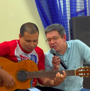 Senador Randolfe Rodrigues fortalece a cultura jovem com entrega de novos instrumentos à banda da Escola Augusto Antunes