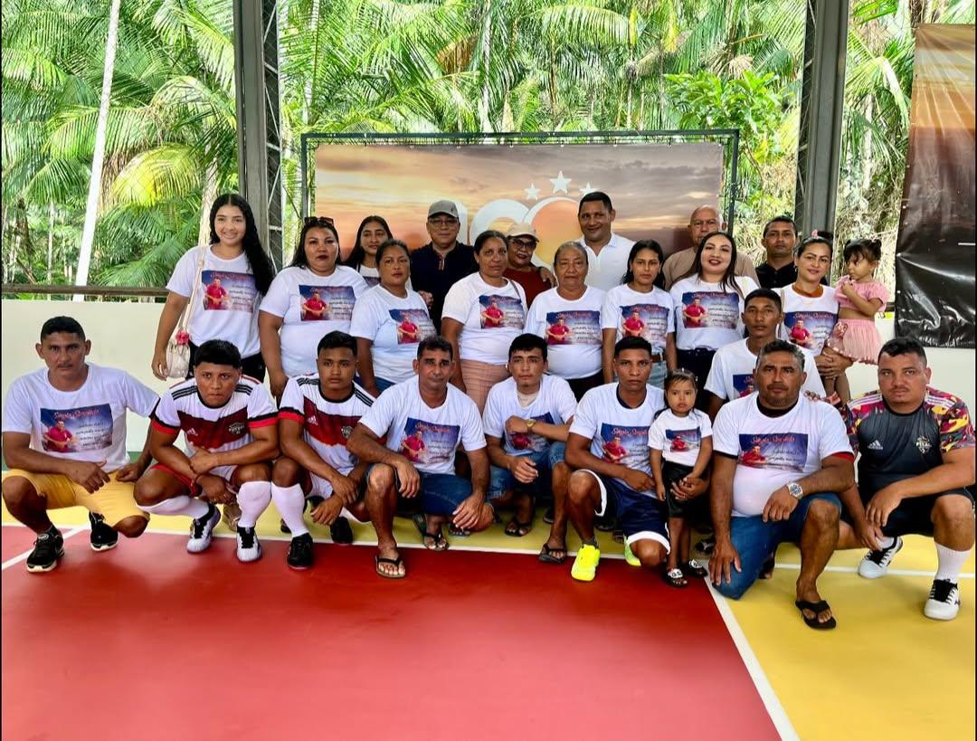 Vila Maranata recebe prefeito Chico Nó na abertura da Copa de Futsal Sérgio Simplício com homenagem emocionante