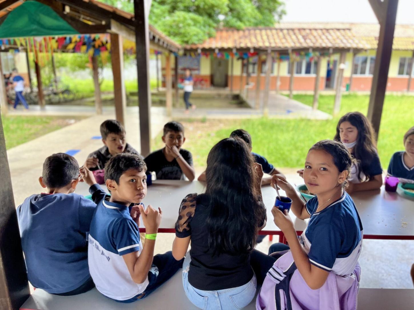 Cardápio de lanche nas escolas municipais de Santana conta com açaí para compor a merenda escolar