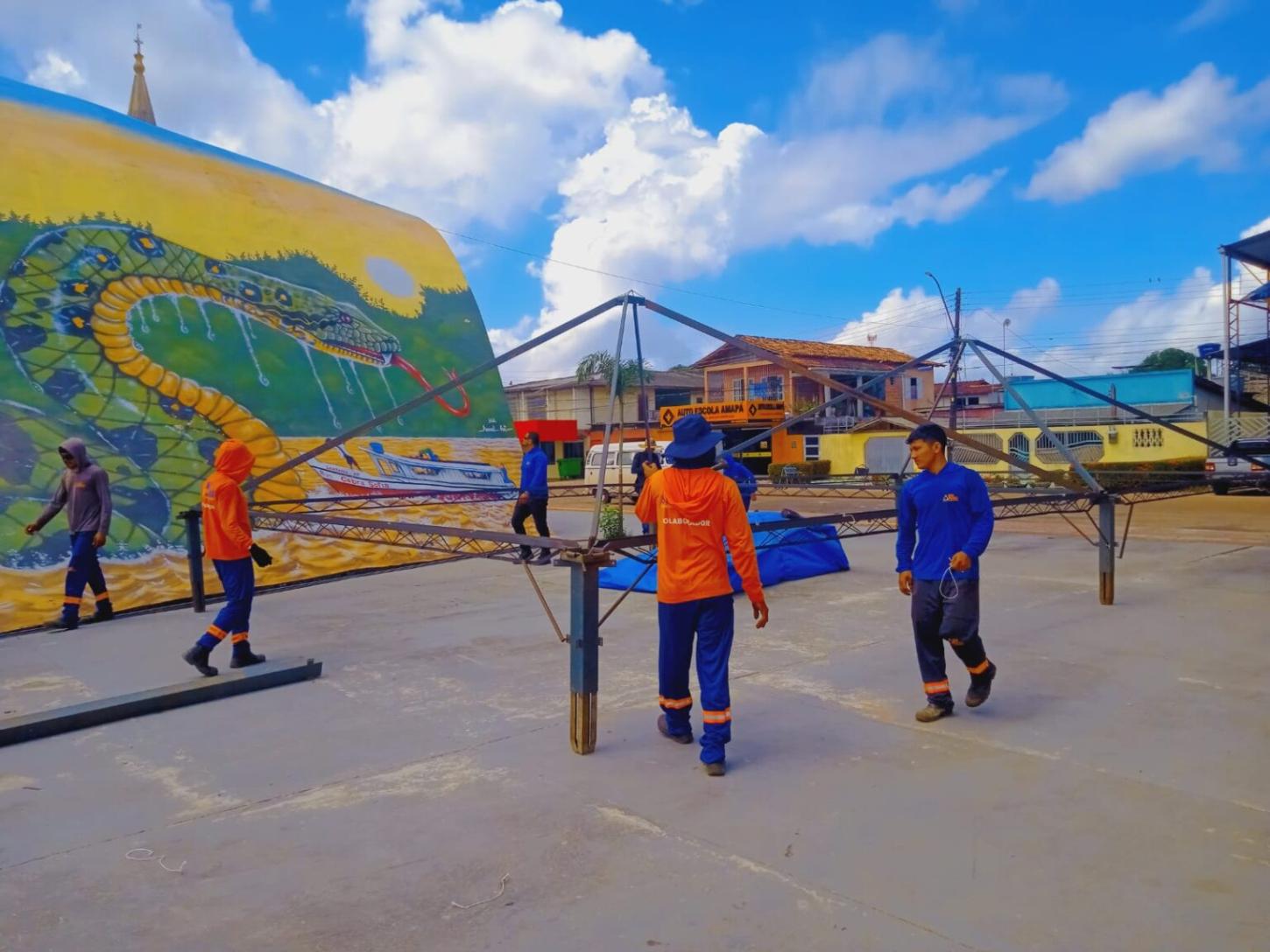 Estruturas para o Arraiá da Tia Sebastiana começaram a ser montadas na Praça Cívica de Santana