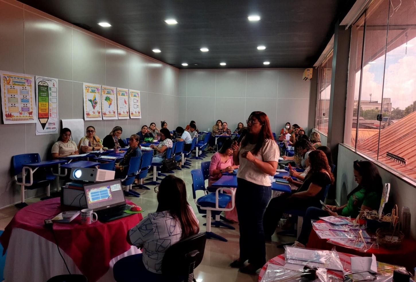 Formação capacita profissionais da educação com técnicas para tornar o ensino da leitura mais eficaz e atraente