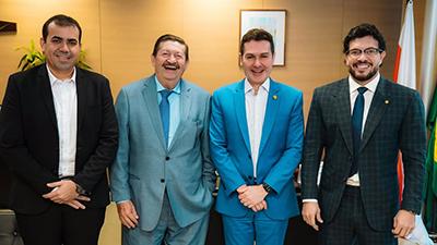 Prefeito Júnior Mourão busca parcerias para o desenvolvimento de Cutias do Araguari
