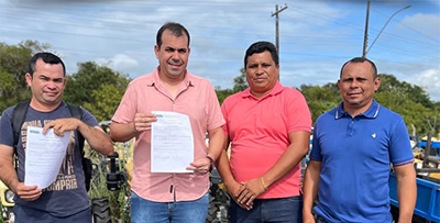 Prefeito Júnior Mourão fortalece agricultura de Cutias com entrega de microtratores