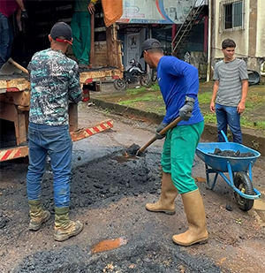 Prefeitura de Oiapoque intensifica melhorias urbanas com operação tapa-buraco na Rua Honório Silva