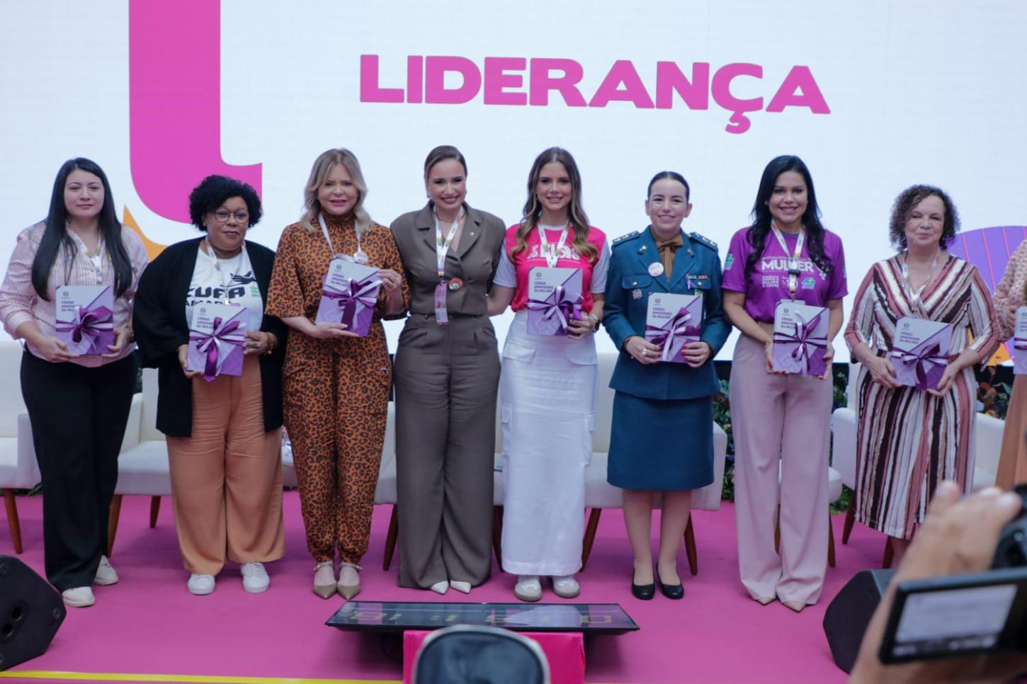 Presidente da Alap participa de debate sobre liderança e legislação da mulher