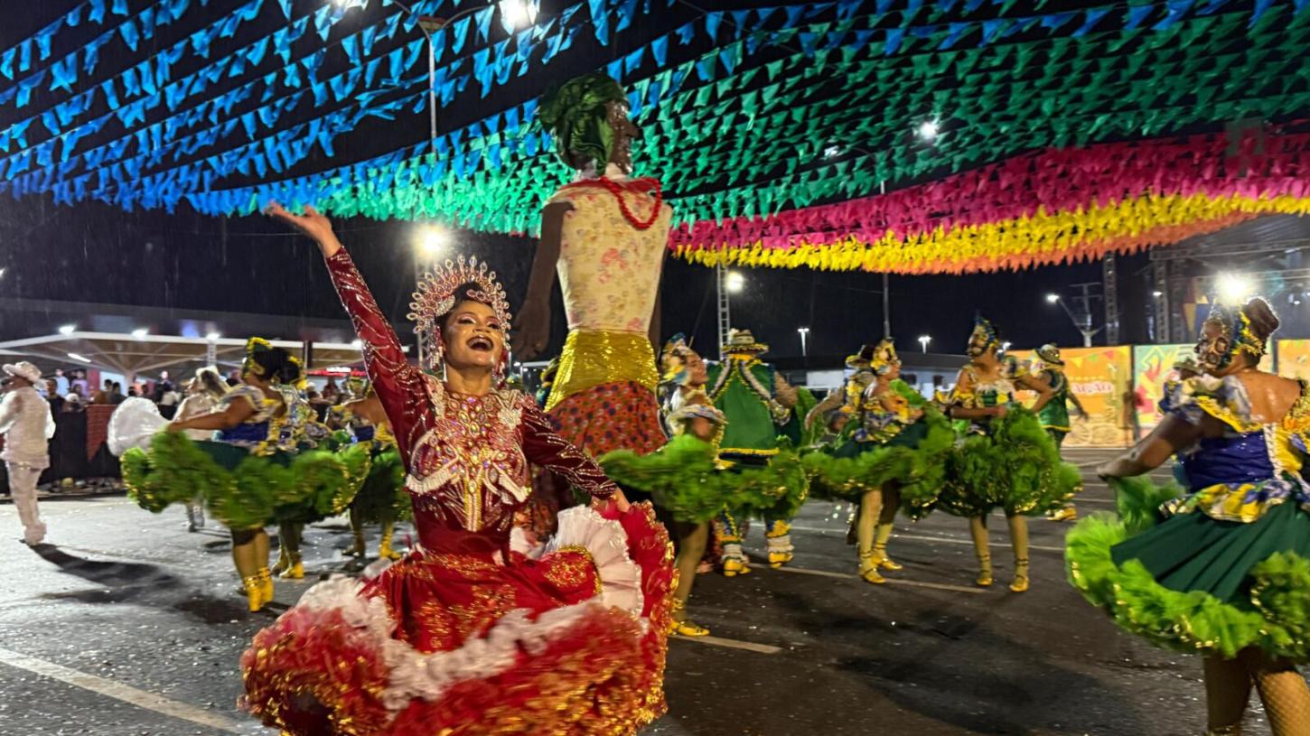 Primeira noite do Arraiá du Parque Meio do Mundo encanta com quadrilhas juninas estilizadas