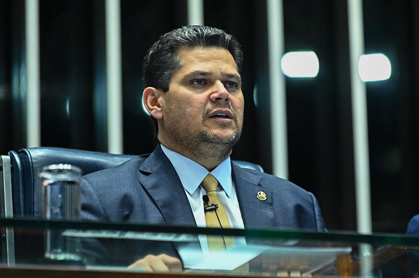 Com recursos de Davi, município recebe complexo esportivo e um novo estádio