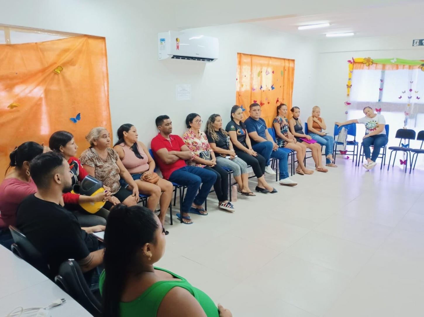 CRAS e Programa Criança Feliz realizam roda de conversa sobre “Cuidado e Autocuidado no Cotidiano Familiar”