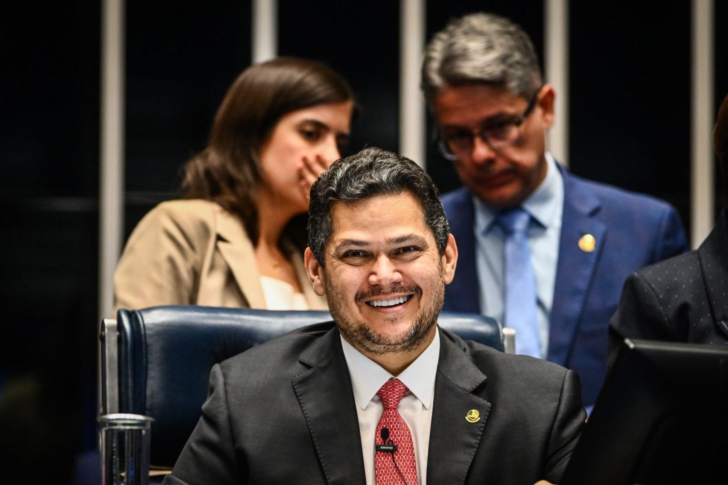 Davi celebra inauguração da Escola Dr. Murilo Braga em Mazagão e reforça prioridade à educação